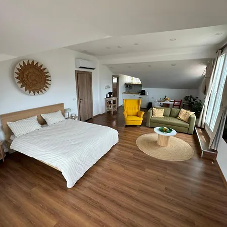 Poblos Guest house *